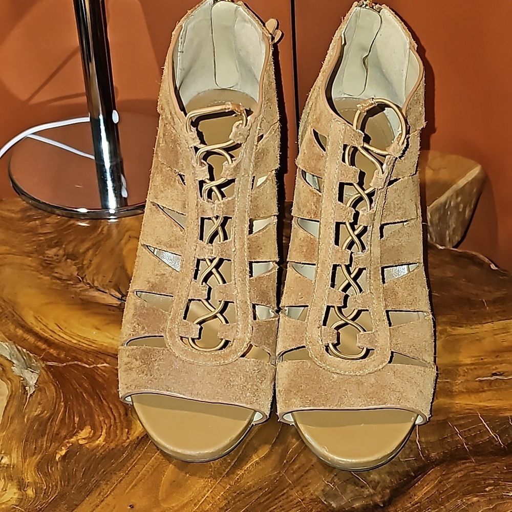 MICHAEL KORS- Women's Size 9 Elsie Mid Suede Elastic Strap Block Heel - Picture 3 of 12